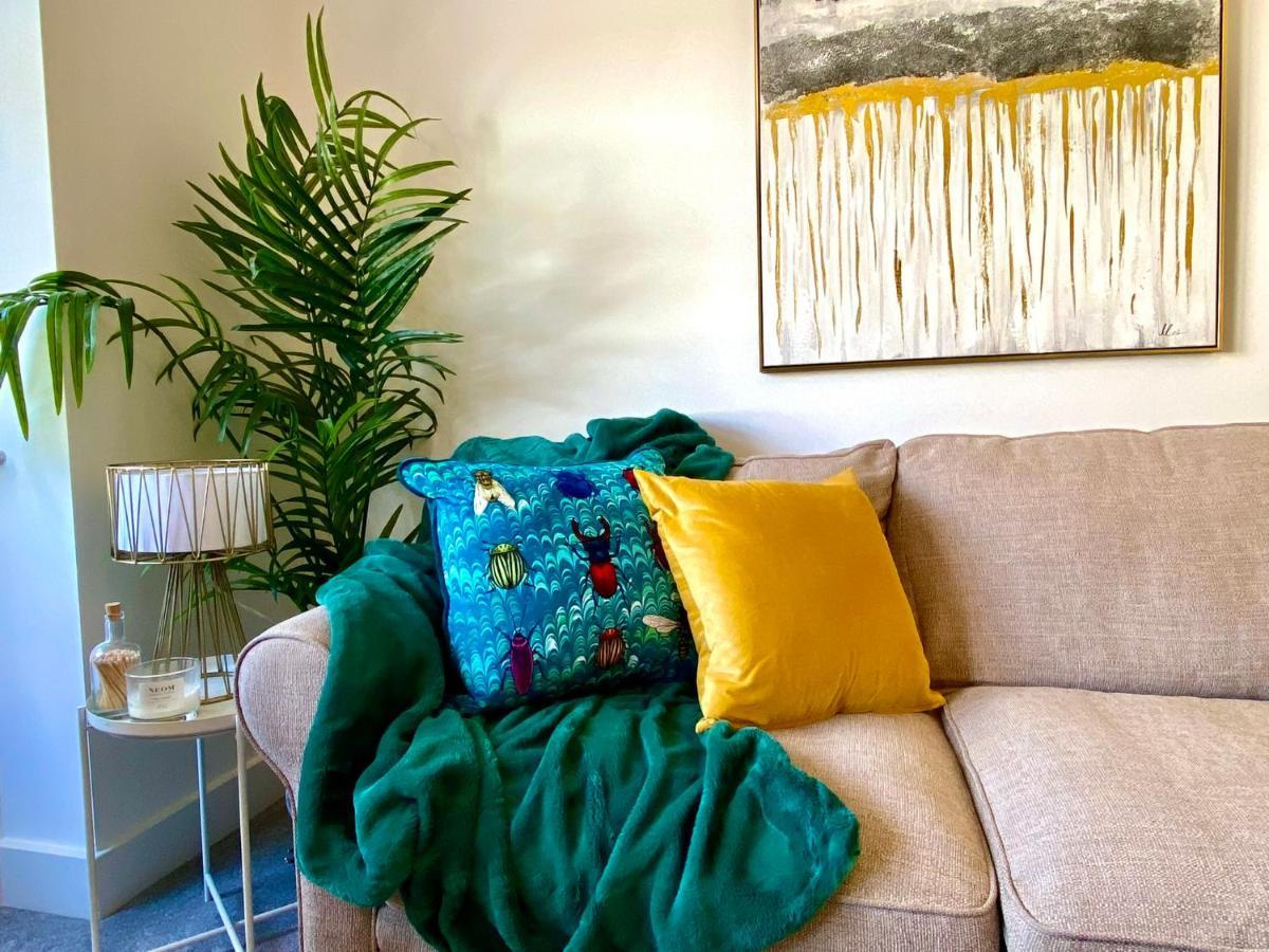 2 Min Walk To The Best Beach! Stunning Newly Refurbished Stylish 2 Bedroom Apartment! - Great Location - Free Parking - Fast Wifi - Smart Tv - Sleeps Up To 4! Close To Bournemouth & Poole Town Centre & Sandbanks Экстерьер фото