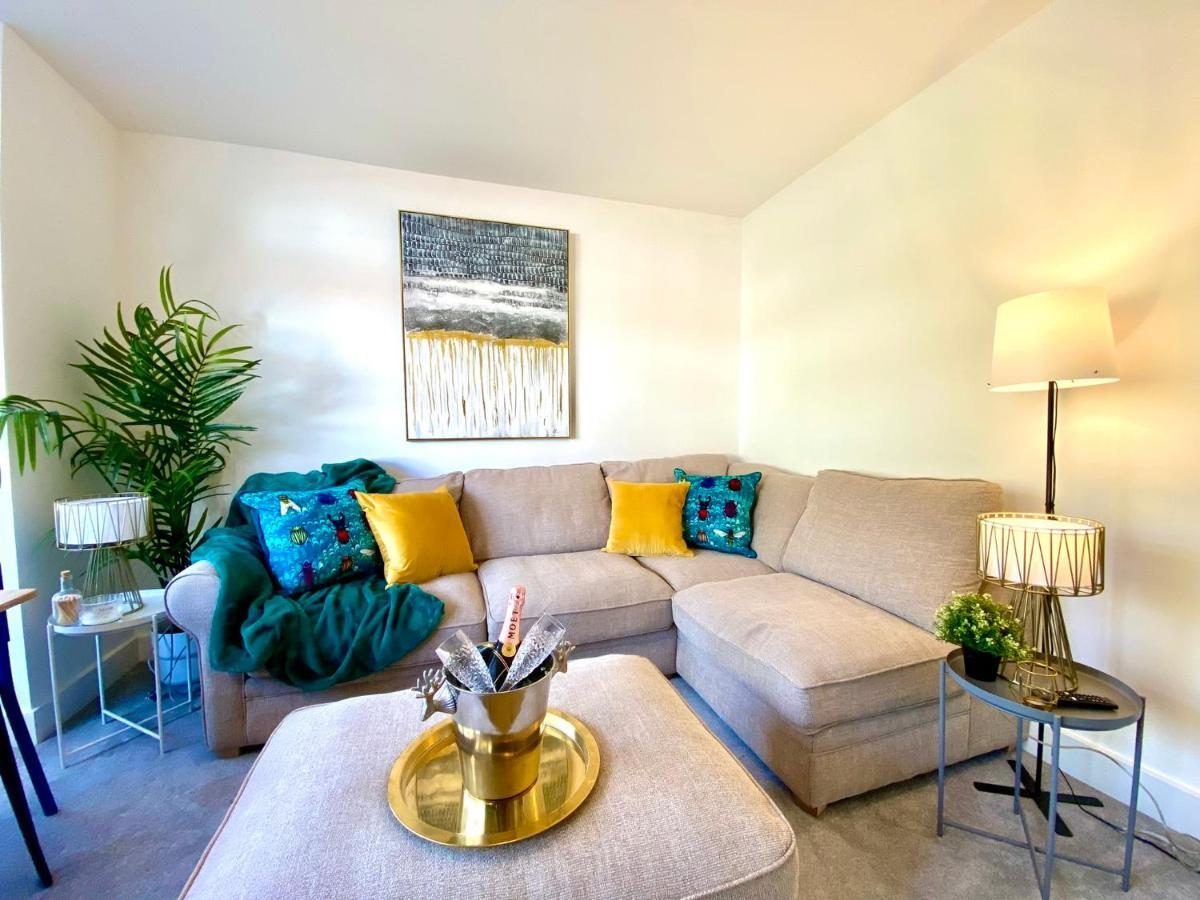 2 Min Walk To The Best Beach! Stunning Newly Refurbished Stylish 2 Bedroom Apartment! - Great Location - Free Parking - Fast Wifi - Smart Tv - Sleeps Up To 4! Close To Bournemouth & Poole Town Centre & Sandbanks Экстерьер фото