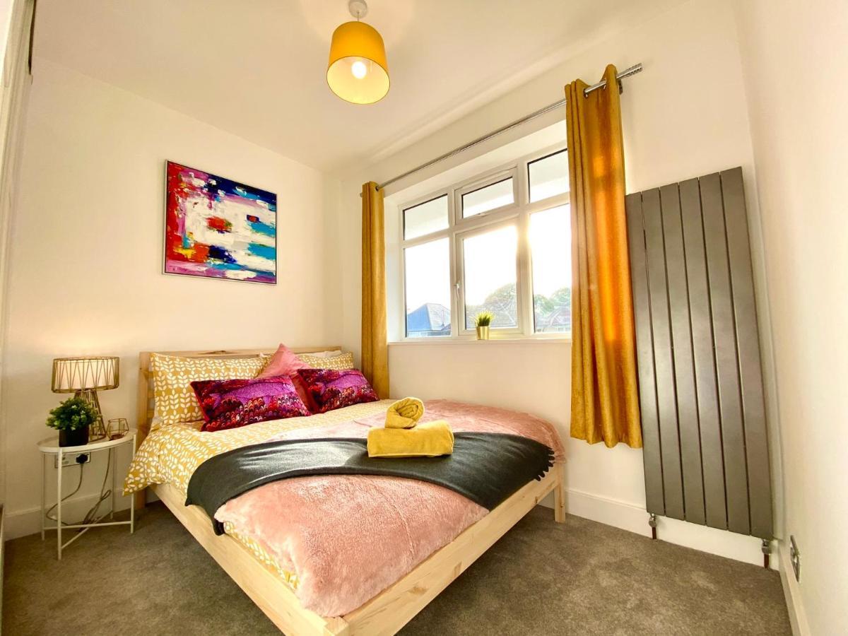 2 Min Walk To The Best Beach! Stunning Newly Refurbished Stylish 2 Bedroom Apartment! - Great Location - Free Parking - Fast Wifi - Smart Tv - Sleeps Up To 4! Close To Bournemouth & Poole Town Centre & Sandbanks Экстерьер фото