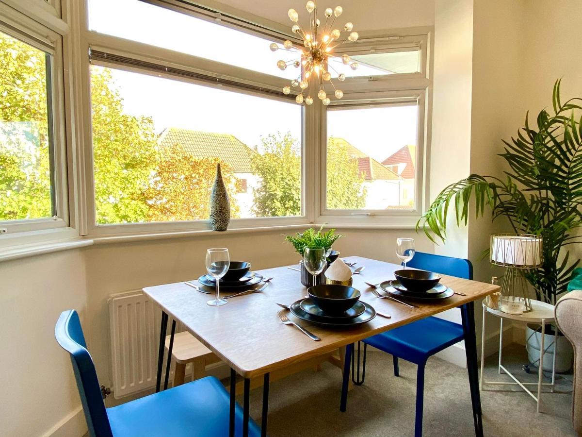 2 Min Walk To The Best Beach! Stunning Newly Refurbished Stylish 2 Bedroom Apartment! - Great Location - Free Parking - Fast Wifi - Smart Tv - Sleeps Up To 4! Close To Bournemouth & Poole Town Centre & Sandbanks Экстерьер фото