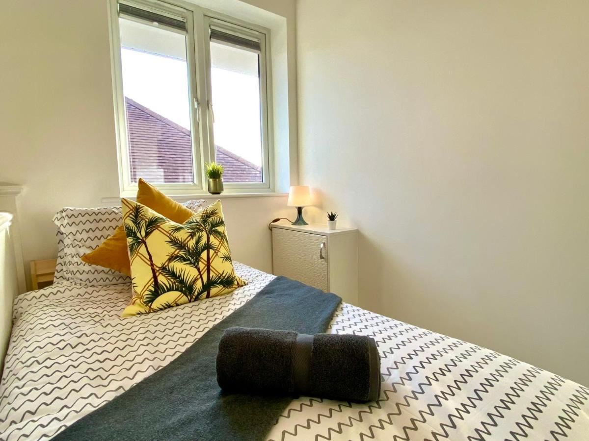 2 Min Walk To The Best Beach! Stunning Newly Refurbished Stylish 2 Bedroom Apartment! - Great Location - Free Parking - Fast Wifi - Smart Tv - Sleeps Up To 4! Close To Bournemouth & Poole Town Centre & Sandbanks Экстерьер фото