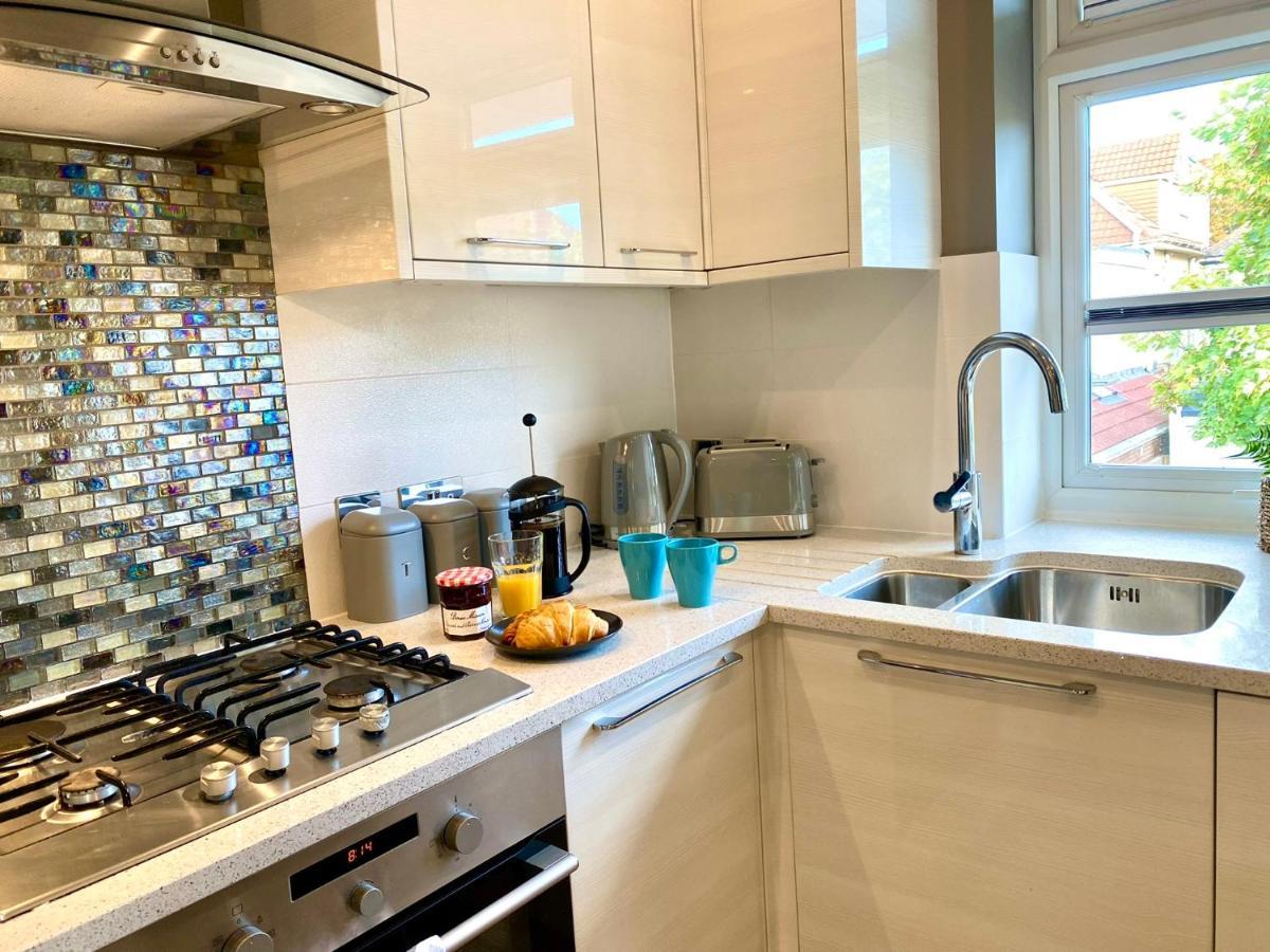 2 Min Walk To The Best Beach! Stunning Newly Refurbished Stylish 2 Bedroom Apartment! - Great Location - Free Parking - Fast Wifi - Smart Tv - Sleeps Up To 4! Close To Bournemouth & Poole Town Centre & Sandbanks Экстерьер фото